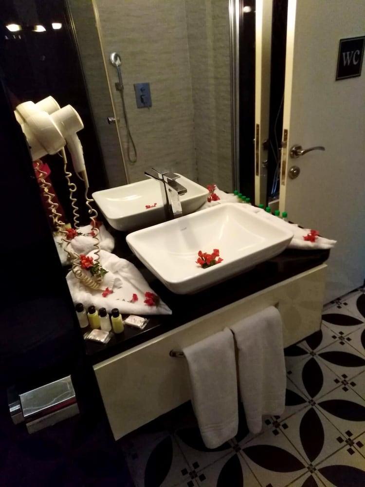 Wox Ew Hotel Измир Екстериор снимка